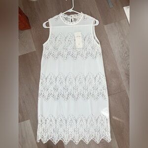Sleeveless whithe lace dress for women